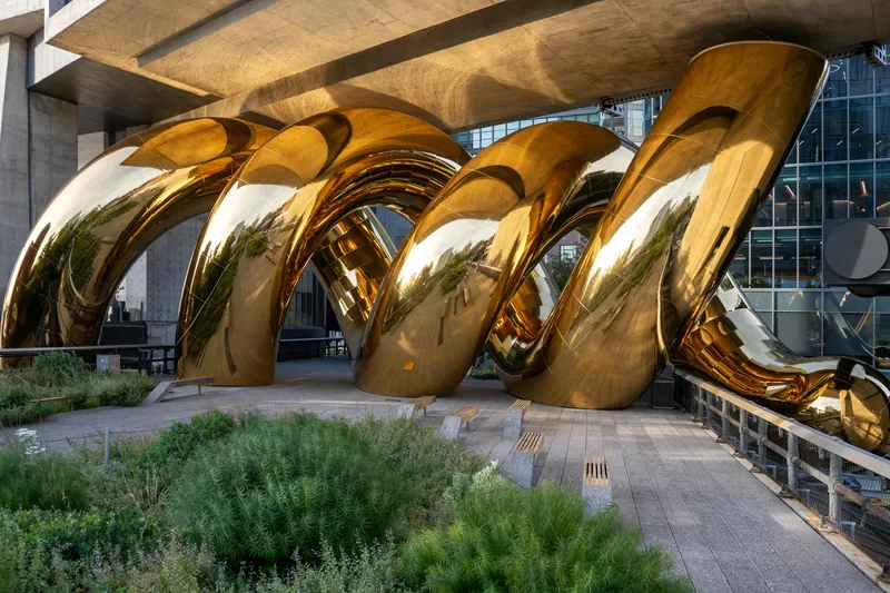 Bulgari Serpenti installation auruBOROS on the High Line in New York: golden coils beneath a building