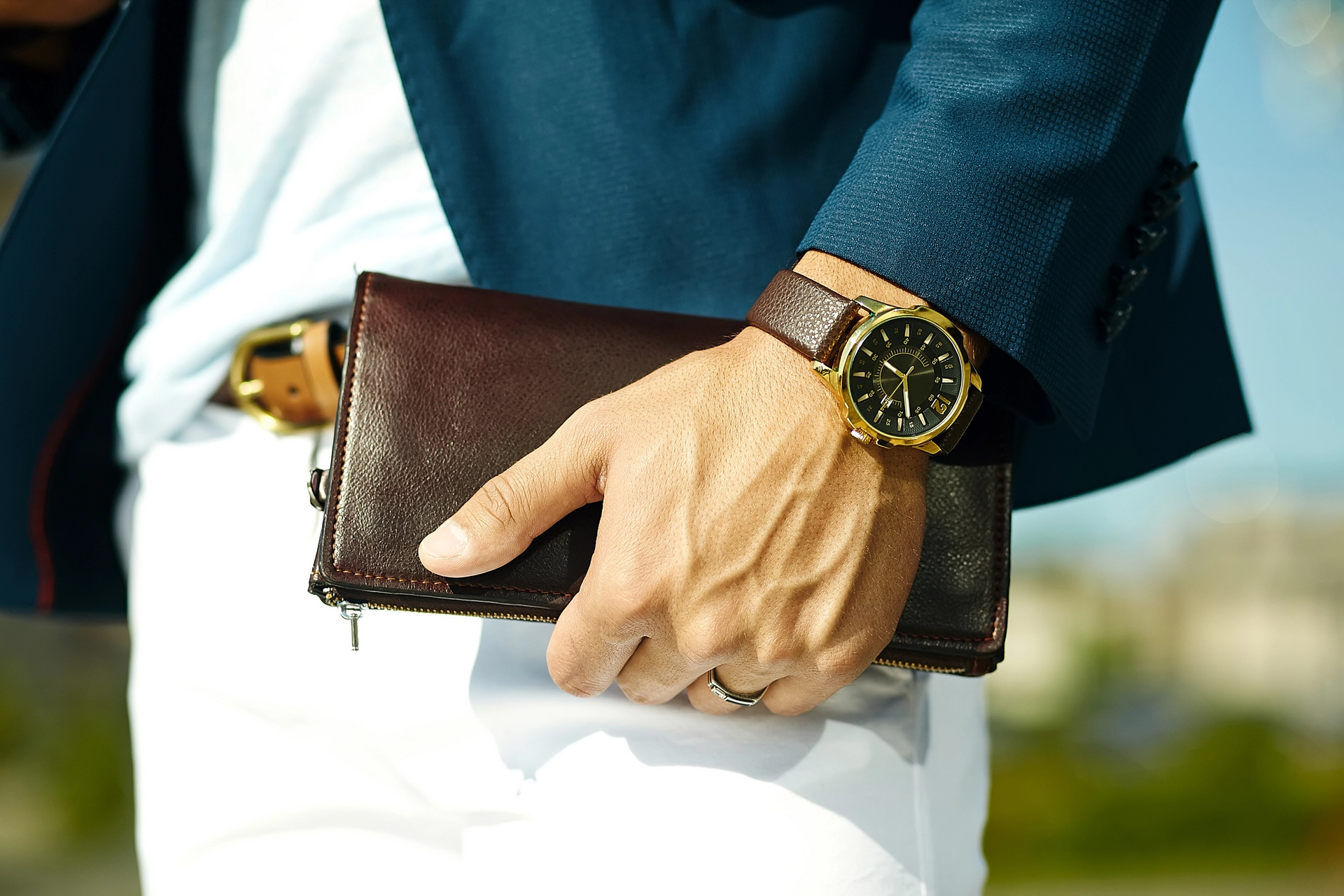 Pairing Watches with Outfits: A Style Guide for Luxury Timepieces
